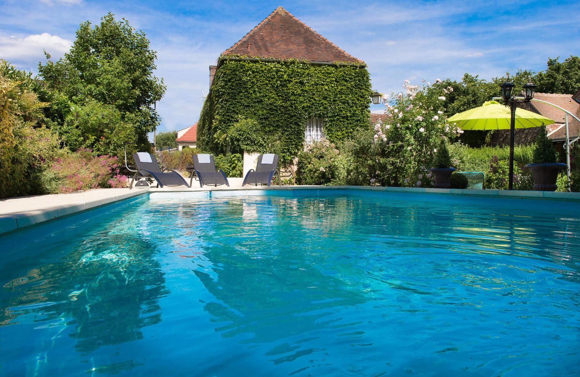 Aux Charmes De Maintenon Esterno foto